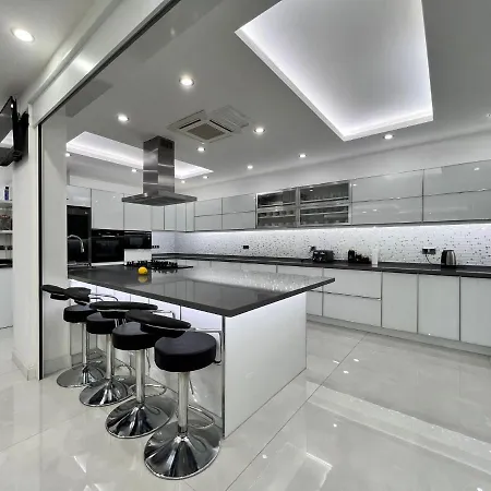 Luxury 7-bed With Pool And Jacuzzi Fethiye *