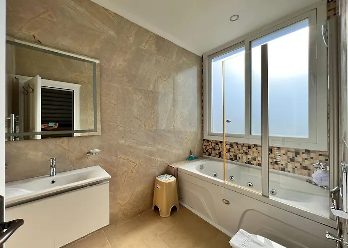 Luxury 7-bed With Pool And Jacuzzi Fethiye Vila