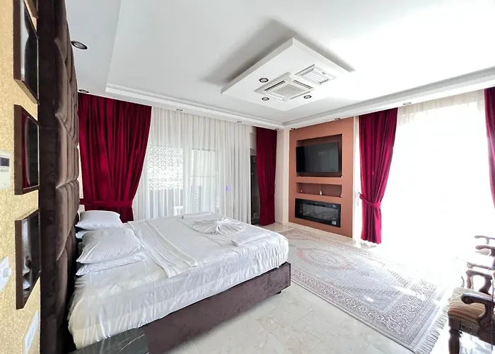 Luxury 7-bed With Pool And Jacuzzi Fethiye *
