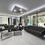 Luxury 7-bed With Pool And Jacuzzi Fethiye Villa *